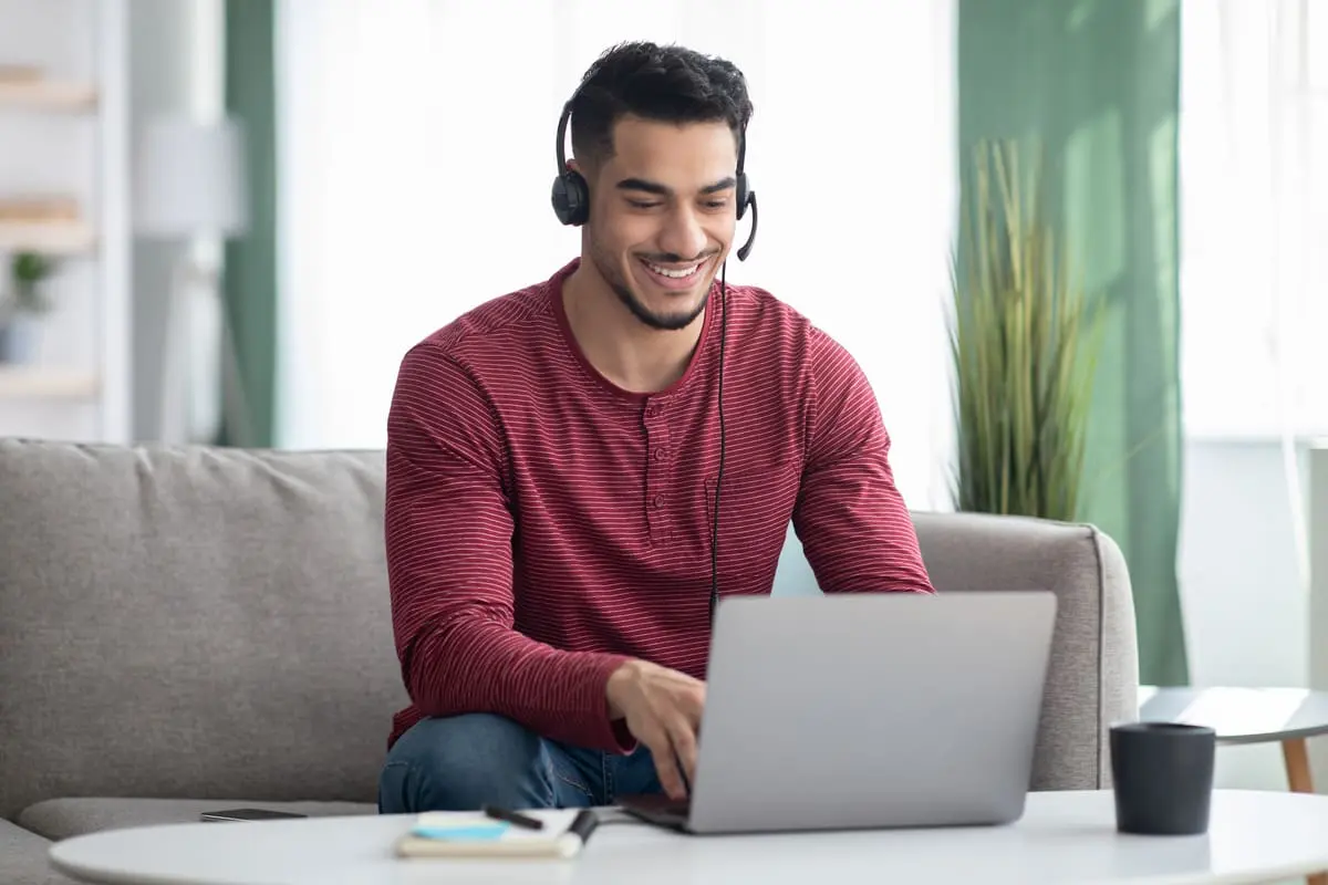 La technique du shadowing : Comment améliorer son accent et sa prononciation ?